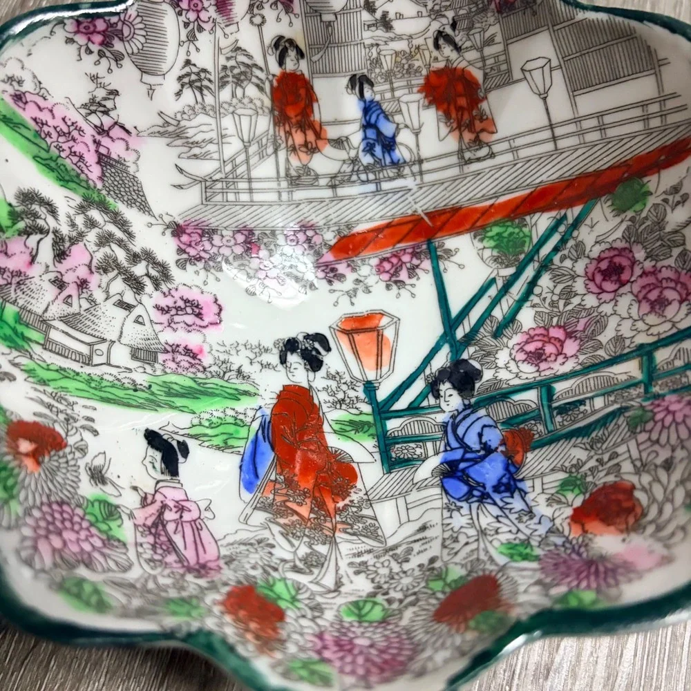 Vintage Hand Painted Japanese Porcelain Geisha Nut Bowl Set Scalloped Tripod IT